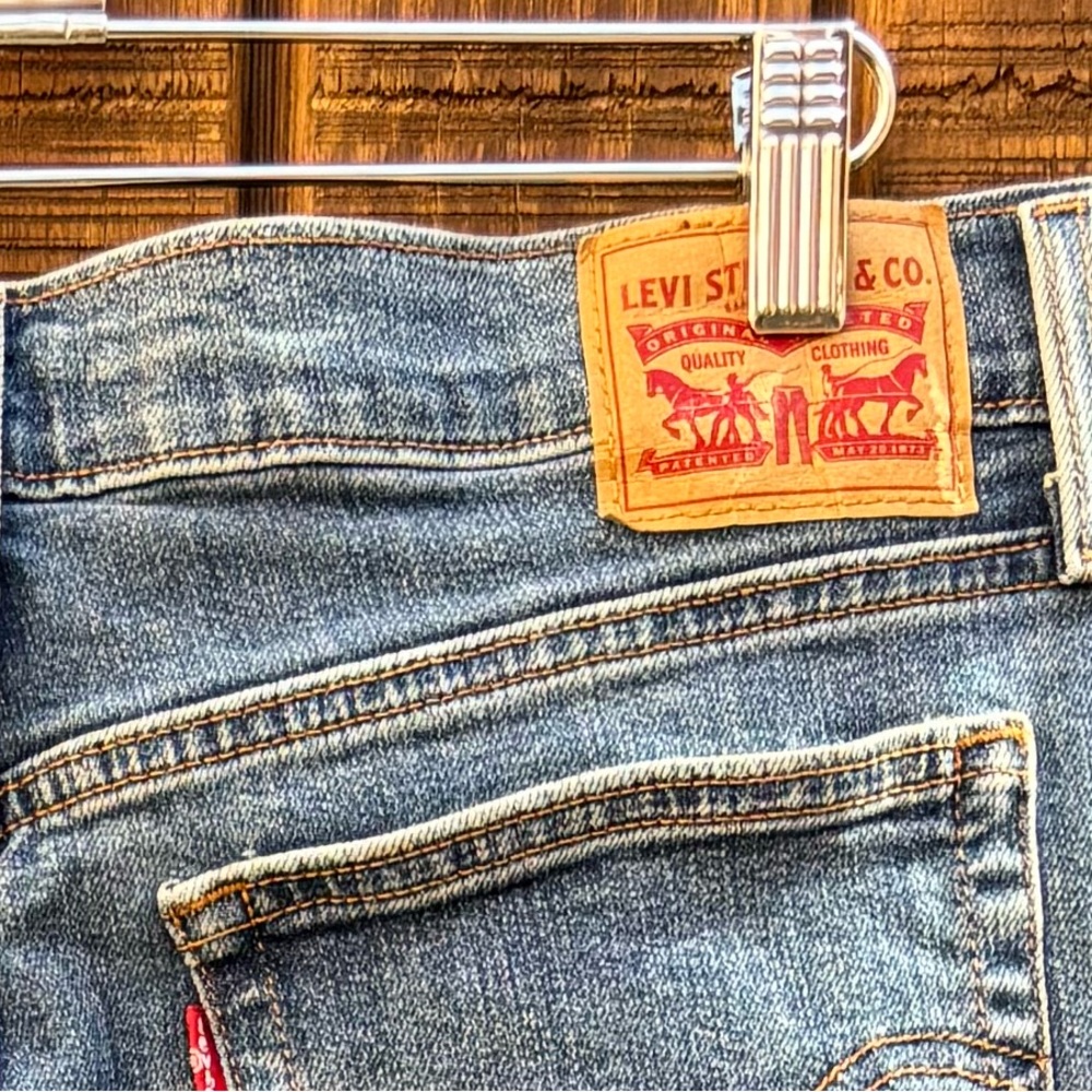 Levi's Wedgie Straight Button Up Jeans - Picture 5 of 15